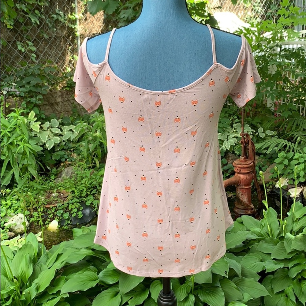 Lavender cold shoulder top.🦊🖤Pattern - Picture 4 of 8